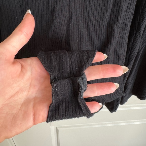 Emma & Sam Black Long-Sleeve Flow Bodysuit with Clasp, Sz XS from LF - Picture 6 of 7